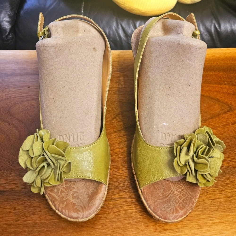 BOC Born Concept Women’s Size 7 Lime Green Leather Cork 3 1/2” Wedge Sandals
